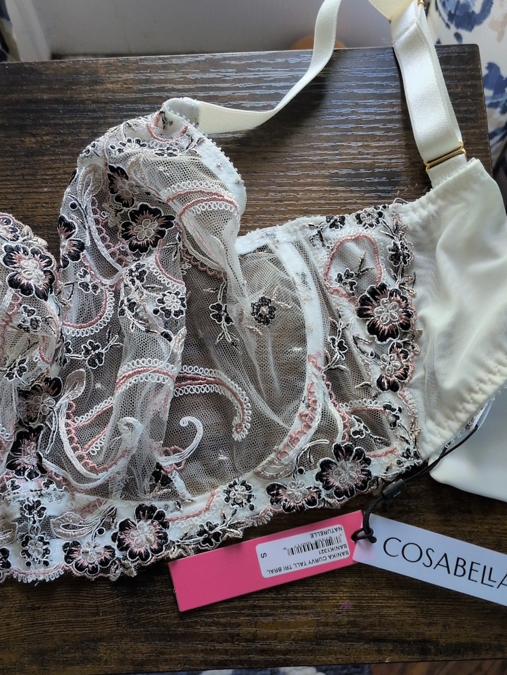 NWT-Cosabella Ivory Lace Unm Bra with Blush and Black Embroidery.  Curvy SMALL